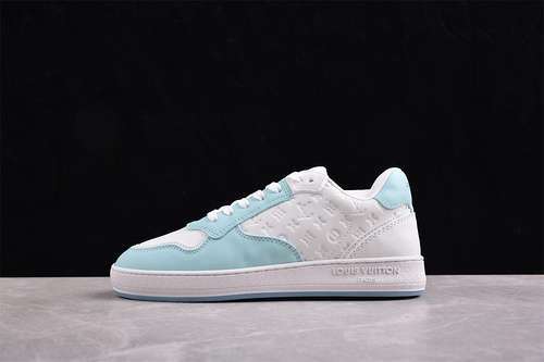 【442】[L*V TRAINER STADIUM WHITE/BLUE]-[WOMAN:35-39]-[MAN:40-45]