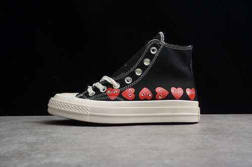 【240】[162971C]-[COMME DES GARÇONS PLAY X CHUCK TAYLOR 70S HI TOP MULTI HEART BLACK/RED]