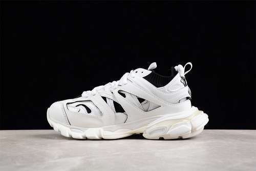 【560】[W3SKC9010]-[BA*LEN*CIAGA TRACK 3.0 WHITE/BLACK]-[WOMAN:35-39]-[MAN:40-46]