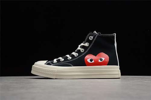 【220】[150204C]-[COMME DES GARÇONS X CHUCK TAYLOR ALL-STAR HIGH 70S PLAY BLACK/BEIGE/RED]