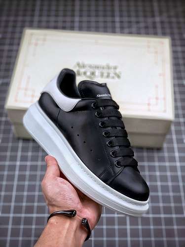 【550】[ALEXANDER MCQUEEN BLACK/WHITE]-[WOMAN:35-39]-[MAN:40-44]