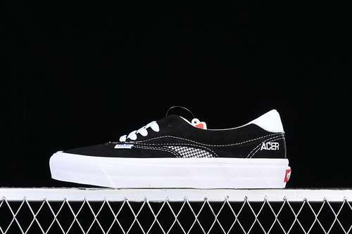 【230】[VN0A4UWY5Q5]-[ACER NI SP WHITE/BLACK/RED]-[WOMAN:35-39]-[MAN:40-44]