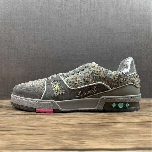 【550】[L*V TRAINER SNEAKERS GREY/SILVER/MULTI-COLOR]-[MAN:38-45]