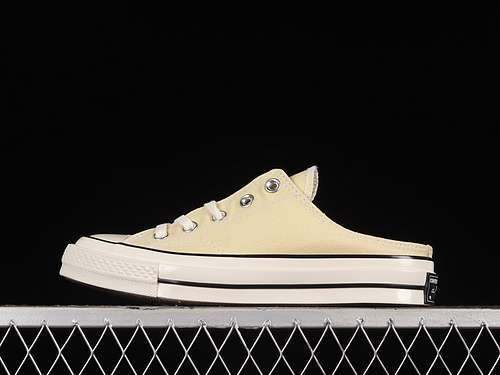 【220】[170793A]-[CHUCK 1970S YELLOW/WHITE]-[WOMAN:35-39]-[MAN:40-44]