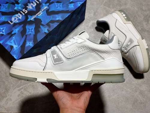 【750】[L*V 2021 TRAINER SNEAKERS WHITE/WHITE/LIGHT GREY]-[MAN:38-45]