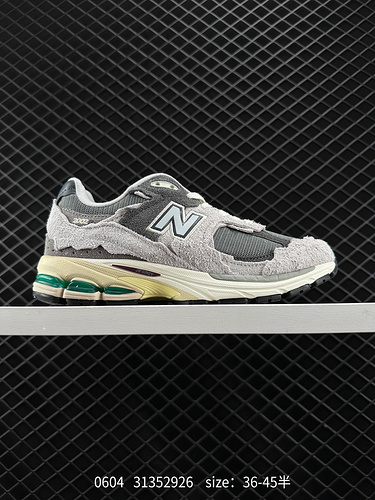 The latest 2002R series of 230 New Balance ML2002 retro casual running shoes continues the classic t