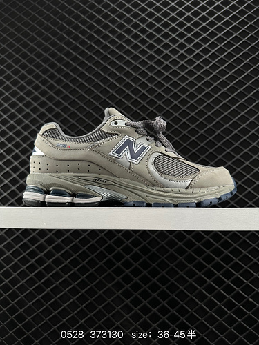 The latest 2002R series of 250 New Balance ML2002 retro casual running shoes continues the classic t