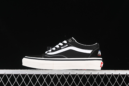 【220】[VN0A5KRXBA2]-[PALACE X SKATE OLD SKOOL BLACK/WHITE]-[WOMAN:35-39]-[MAN:40-44]