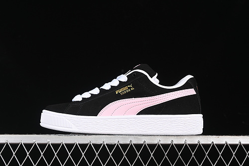 【240】[395205-04]-[SCUDERIA FERRARI X PUMA SUEDE XL BLACK/PINK/WHITE]-[WOMAN:36-39]-[MAN:40-45]