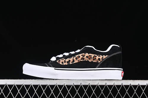 【230】[VN000D2GBA2]-[VANS CLASSICS KNU SKOOL WHITE/BLACK/BROWN]-[WOMAN:35-39]-[MAN:40-44]