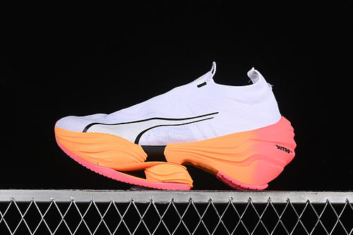 【370】[377601-01]-[PUMA DEVIATE NITRO 3.0 WHITE/BLACK/ORANGE]-[WOMAN:35-39]-[MAN:40-45]