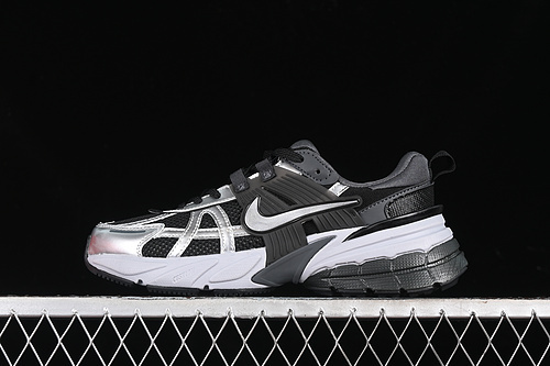 【280】[FD0736-005]-[V2K RUNTEKK 3XL BLACK/ANTHRACITE/DARK SMOKE GREY/METALLIC SILVER]-[UNISEX:36-45]
