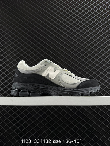 The 260 New Balance 2002R running shoes continue the classic technology from the beginning of their 