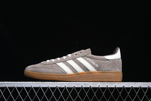 【230】[IF6490]-[HANDBALL SPEZIAL EARTH STRATA/OFF WHITE/GUM]-[WOMAN:35-39]-[MAN:40-45]