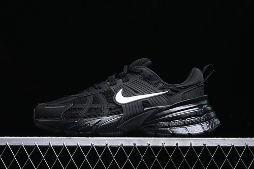 【280】[HQ1582-001]-[V2K RUNTEKK RUN BLACK/WHITE]-[WOMAN:36-39]-[MAN:40-45]
