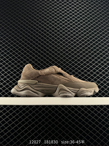 The 250 M version of the New Balance 8040 is a fusion design with shock absorption, anti slip, wear-