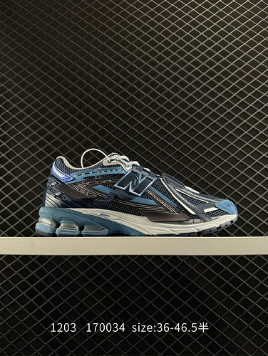 The latest 2002R series of 270 company level New Balance M2002 retro casual running shoes continues 