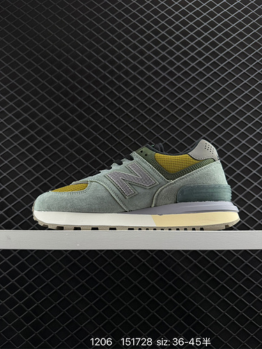 The 240 New Balance 2002R continues the classic technology from its debut, with an ENCAP midsole and