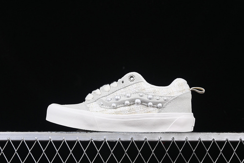 【240】[VN000D22QC5]-[VANS KNU SKOOL WHITE/GREY]-[WOMAN:35-39]-[MAN:40-44]